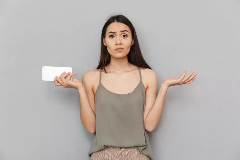woman confused between term insurance vs life insurance